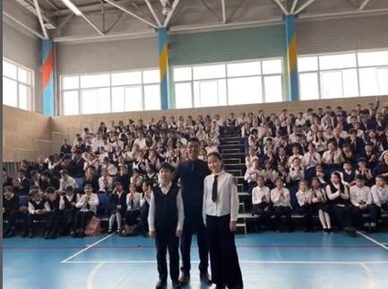 “Математика-Логика” кітабының авторы Өтепов Нұрлан Ырысқалиұлы 4-10-сынып оқушыларымен кездесу кешін өткізді.