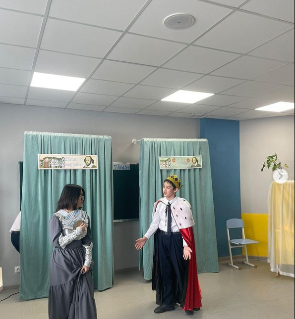 "Shakespeare’s work " тақырыбында сыныптан тыс танымдық сабақ өткізді.