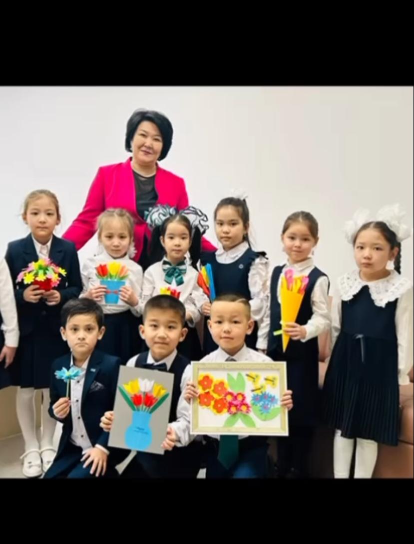 8 наурыз Халықаралық әйелдер күні мейрамымен 1 «В»-сынып оқушылары  мектебіміздің барлық әйелдер қауымын құттықтады.