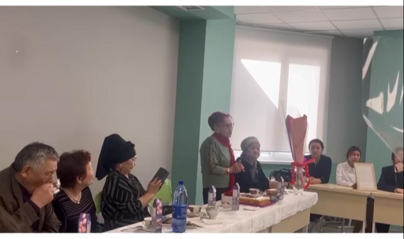 9 “В” сынып оқушыларының ұйымдастыруымен 8 наурыз Халықаралық әйелдер күніне орай «Сыйынар ем, Ана деген тәңірге...» атты мерекелік іс-шара өтті.