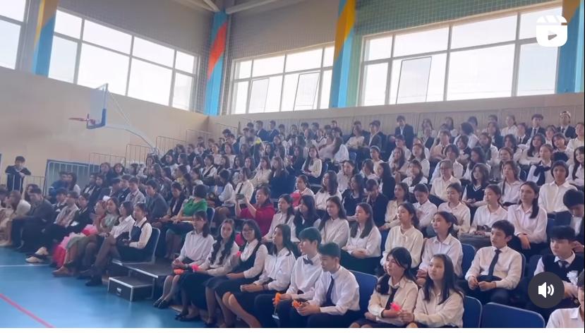 8 наурыз Халықаралық әйелдер күні мейрамымен 10-сынып оқушылары  мектебіміздің барлық әйелдер қауымын құттықтады.