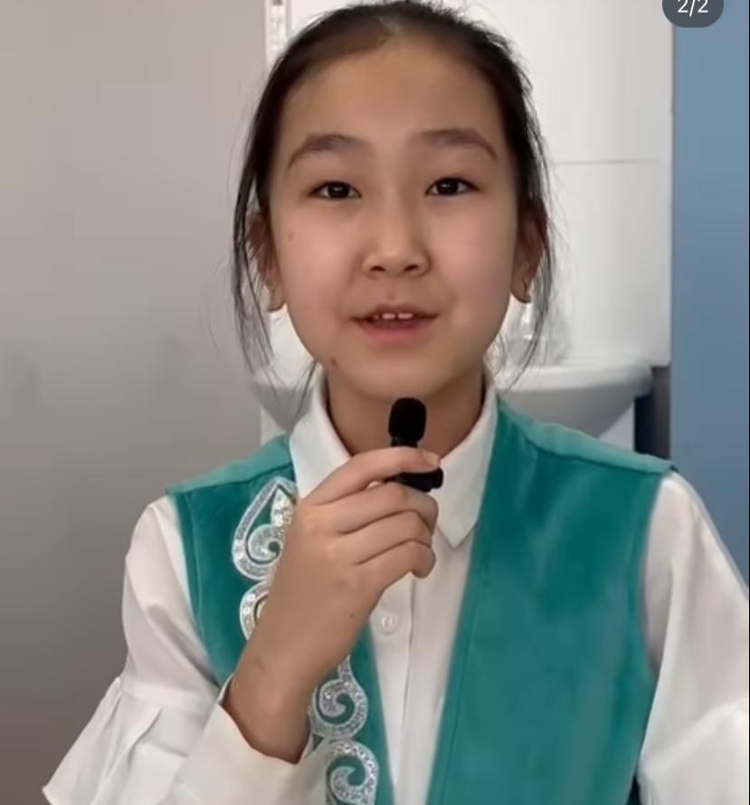 8 наурыз Халықаралық әйелдер күні мейрамымен 4 «В»-сынып оқушылары  мектебіміздің барлық әйелдер қауымын құттықтады.