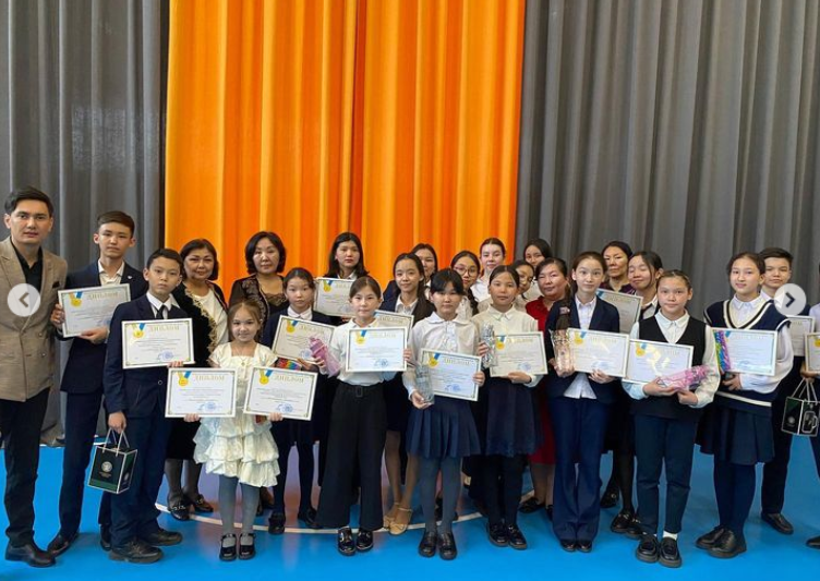 мектебімізде Гимназия оқушылары арасында «Жырлайды жүрек» атты мектепішілік Мұқағали Мақатаев оқулары өтті.