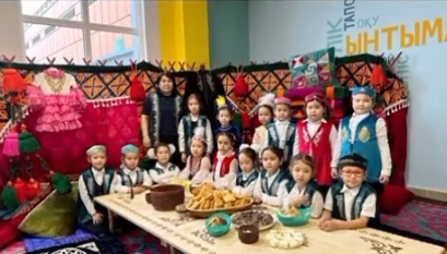 Мектебіміздің сынып жетекшілері мен білім алуышылары төл мерекемізбен  құттықтады.