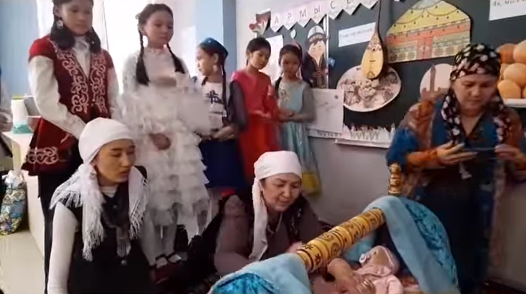 22 наурыз мерекесі қарсаңында 4 “Б” сыныбында “Армысың әз -Наурыз” атты ашық тәрбие сағаты өтілді.