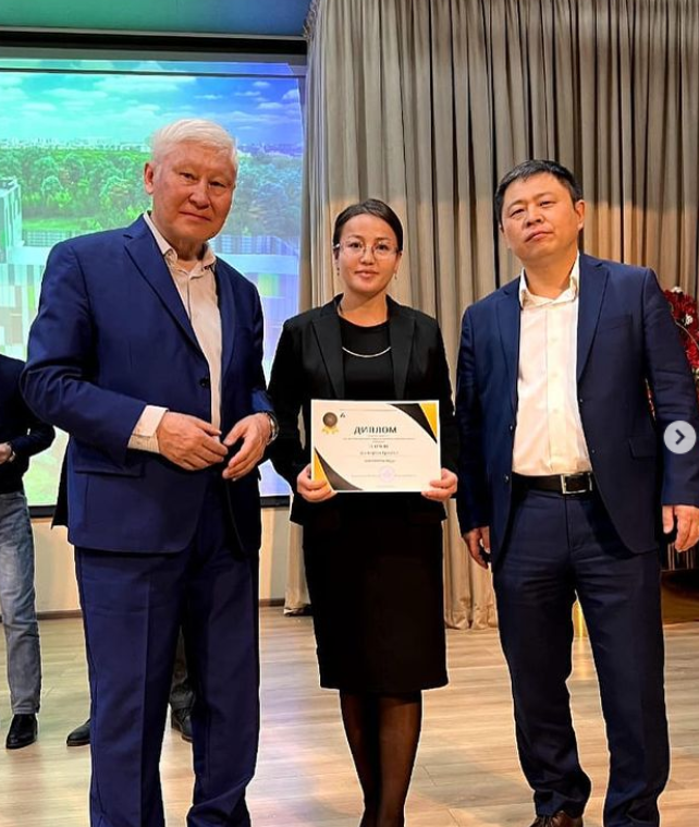 V Қалалық Шығармашылық байқауында мектебіміздің математика пәні мұғалімі Шынарбек Еркегүл қатысып II дәрежелі дипломмен марапатталды.