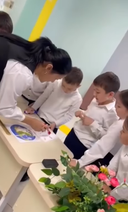 “Ғарышқа саяхат” тақырыбында бастауыш сынып апталығының аясында 2 сыныптар арасында Викториналық сайыс өтті.