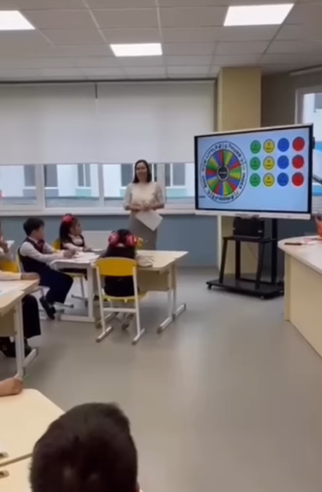 4 сыныптар арасында “Ойнайық та, ойлайық” атты квест интелектуалды жарысы ұйымдастырылды.