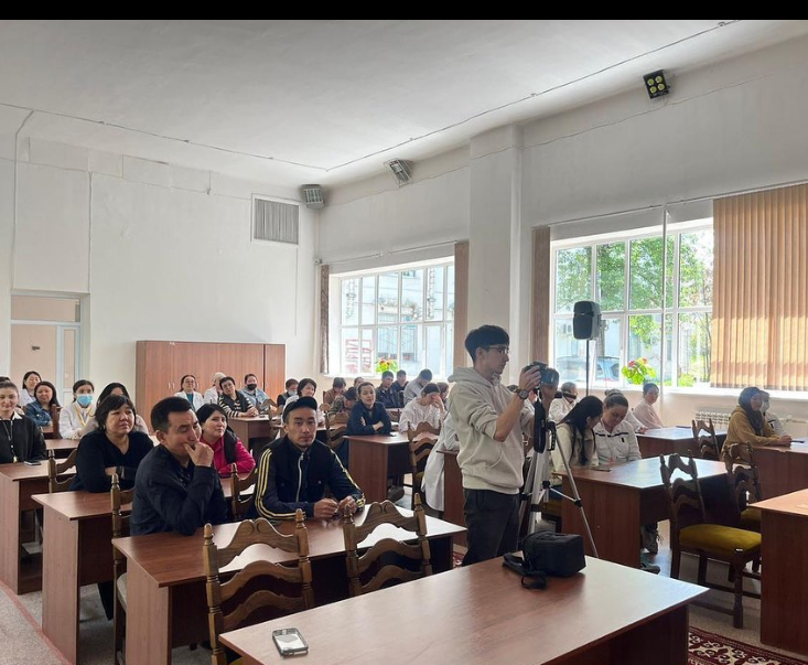 «Жер сілкінісі кезіндегі 10 қарапайым қадам» тақырыптарында AlmatyTV телеарнаның қатысуымен сабақтар өткізілді.