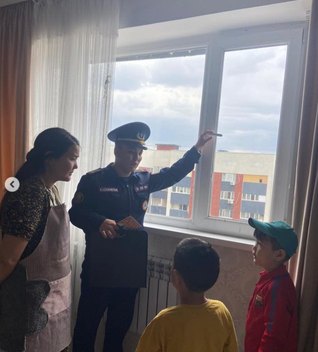 АТА-АНАЛАР! БАЛАЛАРДЫ ТЕРЕЗЕДЕН ҚҰЛАп КЕТУІНЕН ҚОРҒАҢЫЗ!