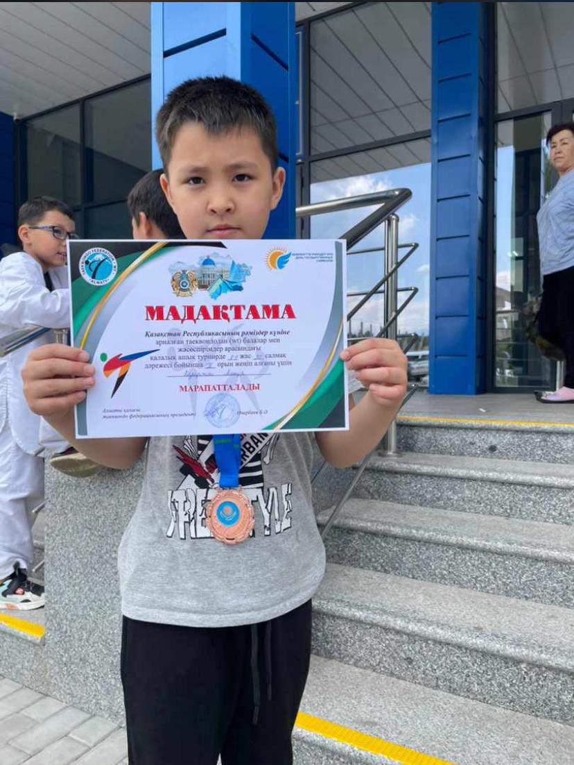 1 “Б” сынып оқушысы Кәдіржан Алинур жүлделі II орынды иеленді.