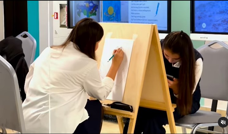 «Менің Отаным-Қазақстан» тақырыбында сурет көрмесі ұйымдастырылды.